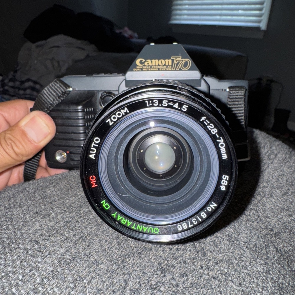 Canon T70 35mm Film Camera W/  Quantary f =‎ 28-70mm 1:3.5-4.5 MC Auto Zoom Lens